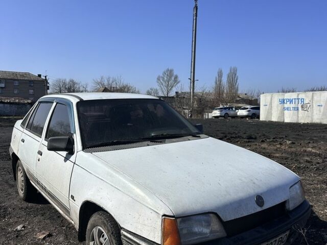 Белый Опель Кадет, объемом двигателя 1.3 л и пробегом 50 тыс. км за 565 $, фото 1 на Automoto.ua