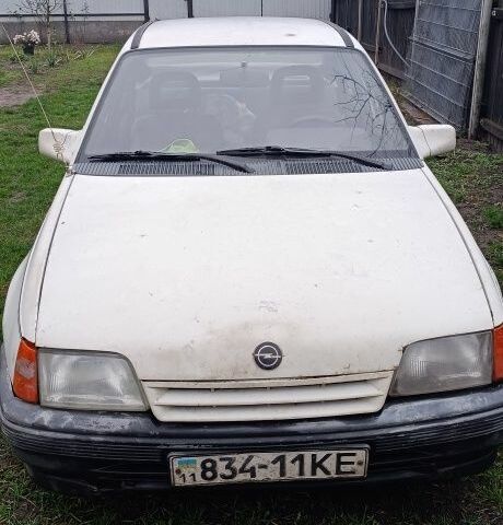 Белый Опель Кадет, объемом двигателя 1.4 л и пробегом 150 тыс. км за 945 $, фото 1 на Automoto.ua