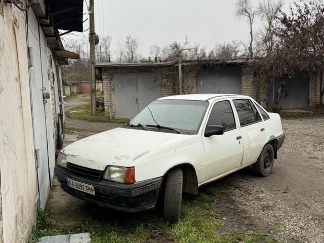 Белый Опель Кадет, объемом двигателя 1.4 л и пробегом 270 тыс. км за 750 $, фото 1 на Automoto.ua