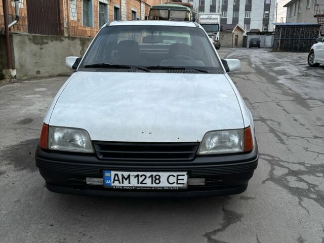 Білий Опель Кадет, об'ємом двигуна 1.4 л та пробігом 38 тис. км за 595 $, фото 1 на Automoto.ua