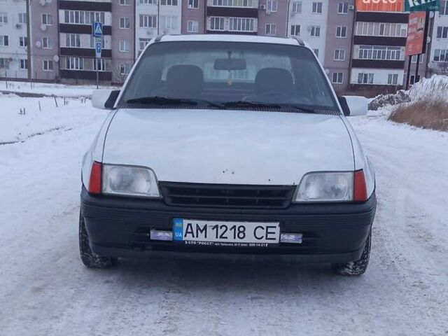 Білий Опель Кадет, об'ємом двигуна 1.4 л та пробігом 39 тис. км за 750 $, фото 1 на Automoto.ua