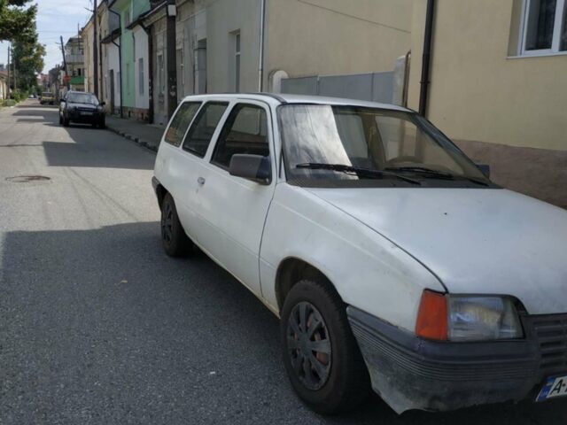 Білий Опель Кадет, об'ємом двигуна 1.6 л та пробігом 240 тис. км за 950 $, фото 1 на Automoto.ua