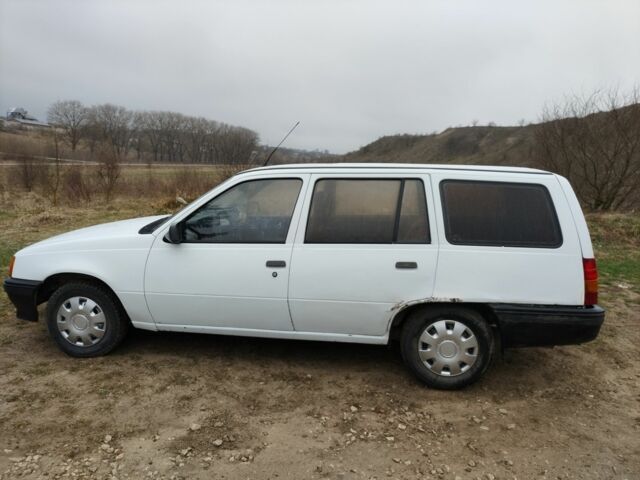 Белый Опель Кадет, объемом двигателя 0 л и пробегом 92 тыс. км за 1163 $, фото 1 на Automoto.ua