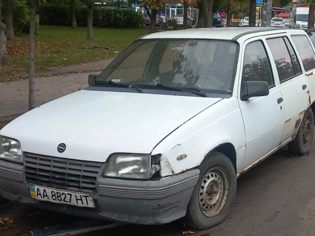 Білий Опель Кадет, об'ємом двигуна 1.3 л та пробігом 300 тис. км за 450 $, фото 1 на Automoto.ua