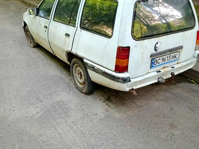 Белый Опель Кадет, объемом двигателя 1.6 л и пробегом 200 тыс. км за 140 $, фото 1 на Automoto.ua