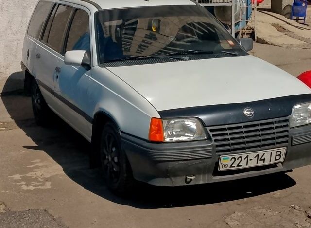 Белый Опель Кадет, объемом двигателя 1.6 л и пробегом 500 тыс. км за 1800 $, фото 1 на Automoto.ua