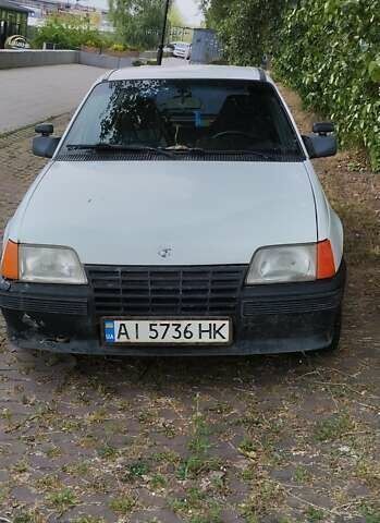 Белый Опель Кадет, объемом двигателя 1.3 л и пробегом 300 тыс. км за 1300 $, фото 1 на Automoto.ua