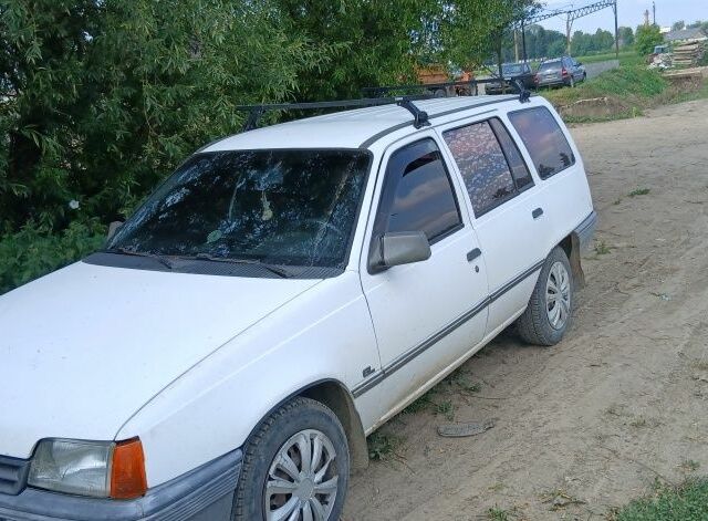 Белый Опель Кадет, объемом двигателя 0 л и пробегом 900 тыс. км за 1009 $, фото 1 на Automoto.ua