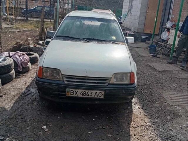 Белый Опель Кадет, объемом двигателя 1.6 л и пробегом 284 тыс. км за 750 $, фото 1 на Automoto.ua