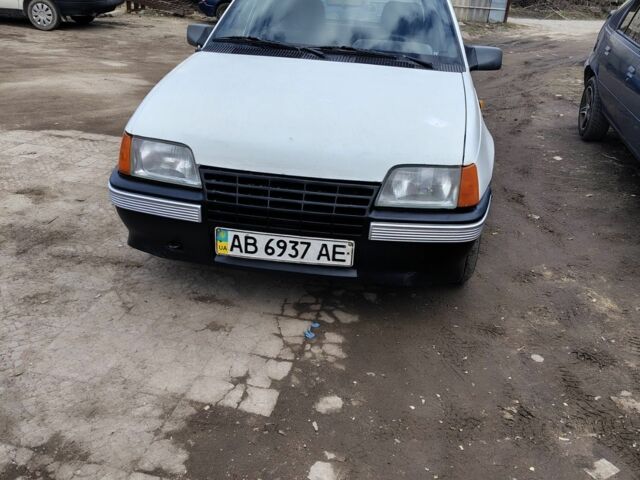 Белый Опель Кадет, объемом двигателя 0 л и пробегом 200 тыс. км за 621 $, фото 1 на Automoto.ua