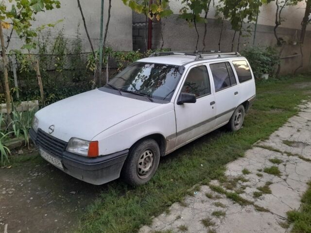 Белый Опель Кадет, объемом двигателя 0 л и пробегом 140 тыс. км за 800 $, фото 1 на Automoto.ua