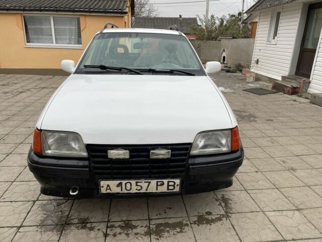 Белый Опель Кадет, объемом двигателя 0 л и пробегом 3 тыс. км за 1650 $, фото 1 на Automoto.ua