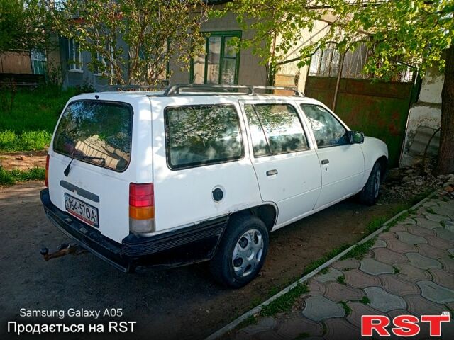 Белый Опель Кадет, объемом двигателя 1.6 л и пробегом 200 тыс. км за 600 $, фото 1 на Automoto.ua