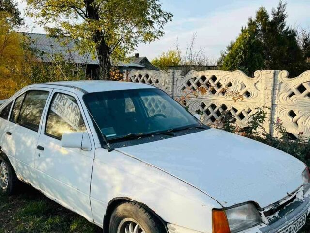 Белый Опель Кадет, объемом двигателя 0 л и пробегом 200 тыс. км за 1000 $, фото 1 на Automoto.ua