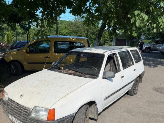 Білий Опель Кадет, об'ємом двигуна 0 л та пробігом 100 тис. км за 401 $, фото 1 на Automoto.ua