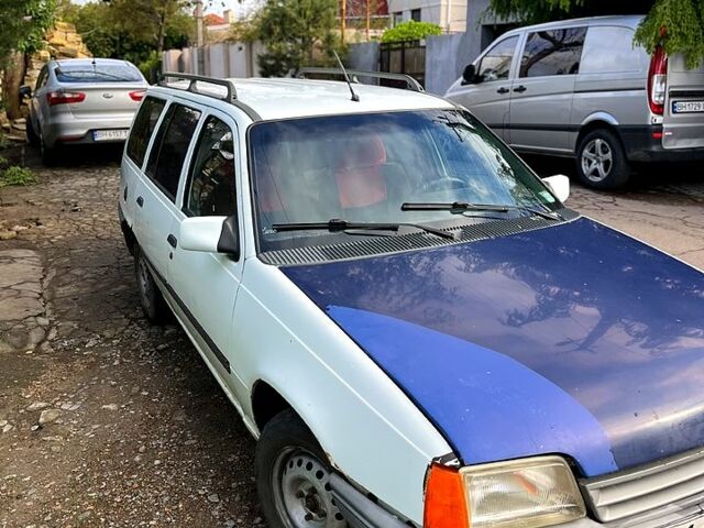 Белый Опель Кадет, объемом двигателя 1.6 л и пробегом 0 тыс. км за 1000 $, фото 1 на Automoto.ua