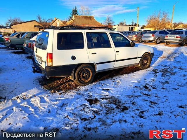 Белый Опель Кадет, объемом двигателя 1.3 л и пробегом 156 тыс. км за 849 $, фото 1 на Automoto.ua