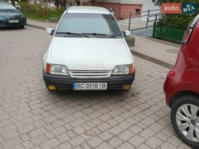 Білий Опель Кадет, об'ємом двигуна 1.6 л та пробігом 300 тис. км за 1200 $, фото 1 на Automoto.ua