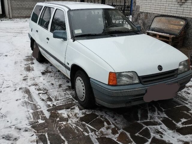 Белый Опель Кадет, объемом двигателя 0 л и пробегом 163 тыс. км за 2000 $, фото 1 на Automoto.ua