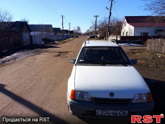 Белый Опель Кадет, объемом двигателя 1.7 л и пробегом 0 тыс. км за 1600 $, фото 1 на Automoto.ua