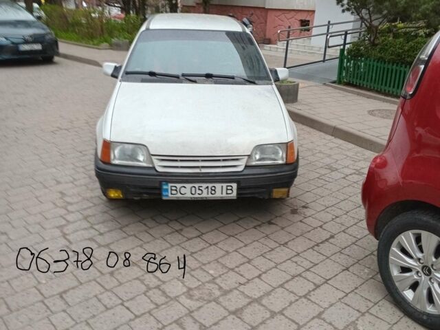 Белый Опель Кадет, объемом двигателя 1.6 л и пробегом 300 тыс. км за 650 $, фото 1 на Automoto.ua