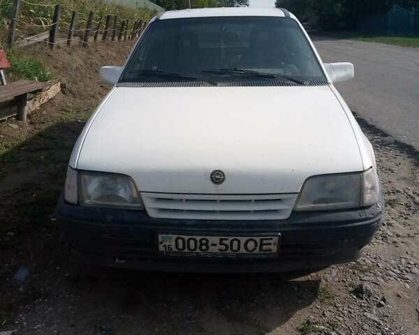 Белый Опель Кадет, объемом двигателя 1.4 л и пробегом 500 тыс. км за 500 $, фото 1 на Automoto.ua