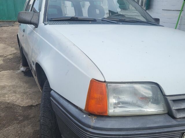 Белый Опель Кадет, объемом двигателя 0 л и пробегом 500 тыс. км за 677 $, фото 1 на Automoto.ua