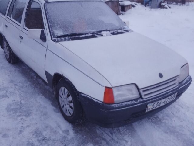 Белый Опель Кадет, объемом двигателя 1.6 л и пробегом 222 тыс. км за 900 $, фото 1 на Automoto.ua