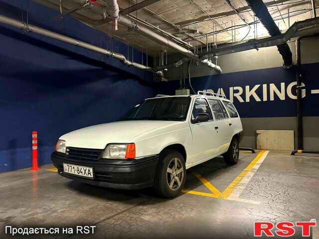 Белый Опель Кадет, объемом двигателя 1.6 л и пробегом 200 тыс. км за 2200 $, фото 1 на Automoto.ua