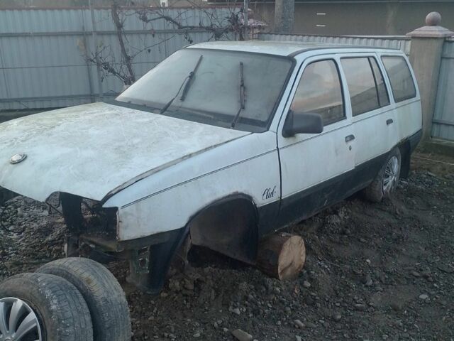 Белый Опель Кадет, объемом двигателя 1 л и пробегом 1 тыс. км за 100 $, фото 1 на Automoto.ua