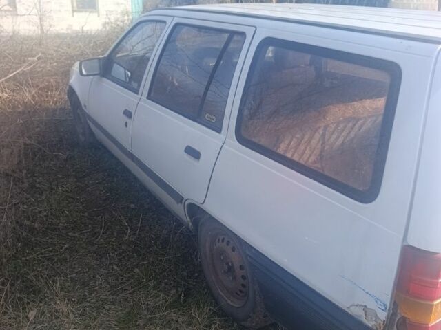 Белый Опель Кадет, объемом двигателя 0 л и пробегом 1000 тыс. км за 565 $, фото 1 на Automoto.ua