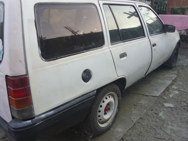 Белый Опель Кадет, объемом двигателя 1.3 л и пробегом 596 тыс. км за 550 $, фото 1 на Automoto.ua