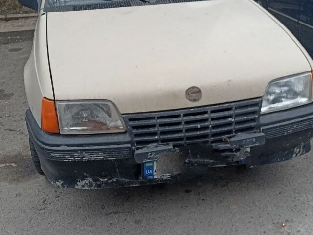 Бежевый Опель Кадет, объемом двигателя 0 л и пробегом 300 тыс. км за 500 $, фото 1 на Automoto.ua