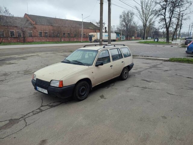 Бежевый Опель Кадет, объемом двигателя 1.6 л и пробегом 90 тыс. км за 750 $, фото 1 на Automoto.ua