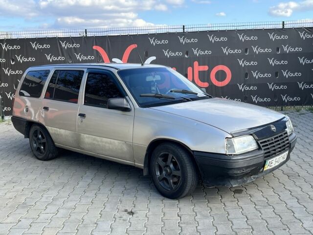 Бежевый Опель Кадет, объемом двигателя 1.6 л и пробегом 300 тыс. км за 999 $, фото 1 на Automoto.ua