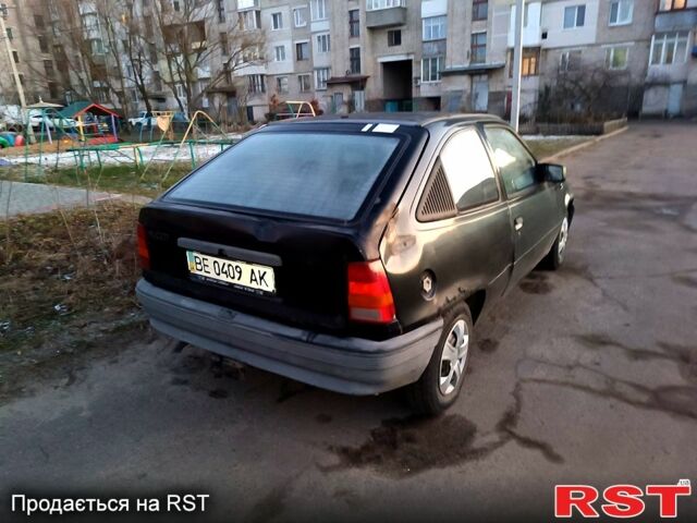 Черный Опель Кадет, объемом двигателя 1.2 л и пробегом 200 тыс. км за 570 $, фото 1 на Automoto.ua