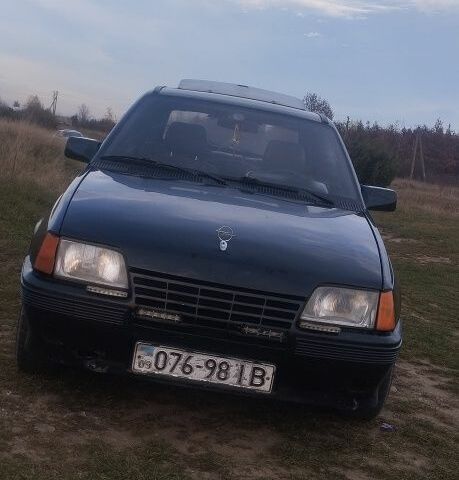 Черный Опель Кадет, объемом двигателя 1.3 л и пробегом 200 тыс. км за 1100 $, фото 1 на Automoto.ua