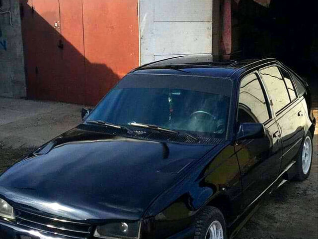 Черный Опель Кадет, объемом двигателя 2 л и пробегом 0 тыс. км за 3200 $, фото 1 на Automoto.ua