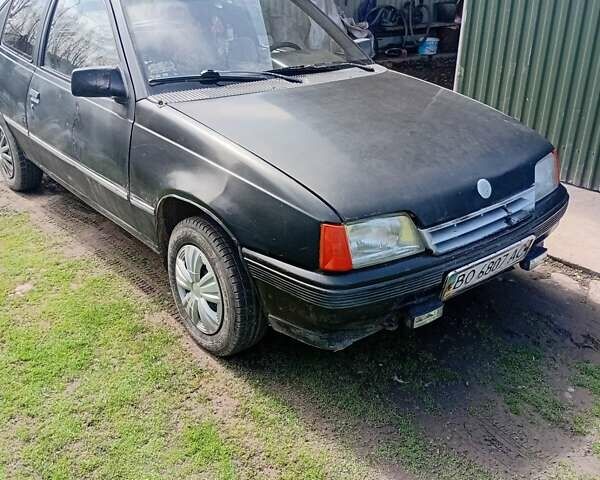 Черный Опель Кадет, объемом двигателя 1.4 л и пробегом 380 тыс. км за 800 $, фото 1 на Automoto.ua
