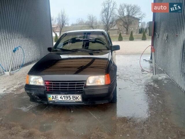 Черный Опель Кадет, объемом двигателя 1.6 л и пробегом 90 тыс. км за 1200 $, фото 1 на Automoto.ua