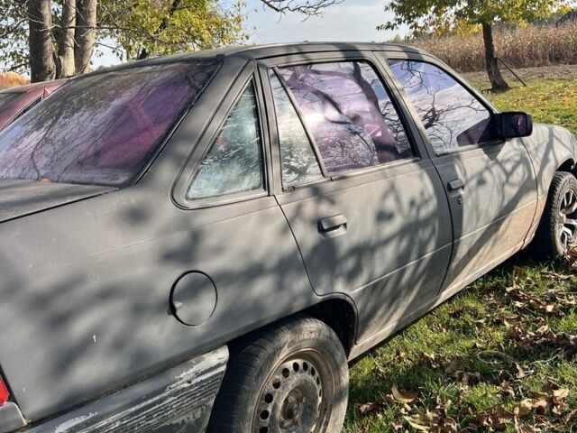 Черный Опель Кадет, объемом двигателя 1.4 л и пробегом 350 тыс. км за 800 $, фото 1 на Automoto.ua