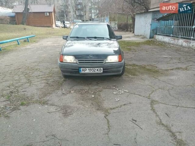 Черный Опель Кадет, объемом двигателя 1.4 л и пробегом 100 тыс. км за 2200 $, фото 1 на Automoto.ua