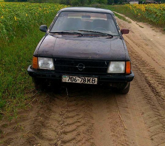 Коричневый Опель Кадет, объемом двигателя 1.6 л и пробегом 352 тыс. км за 250 $, фото 1 на Automoto.ua