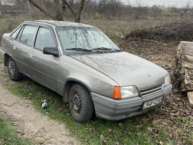 Коричневый Опель Кадет, объемом двигателя 1.6 л и пробегом 200 тыс. км за 355 $, фото 1 на Automoto.ua