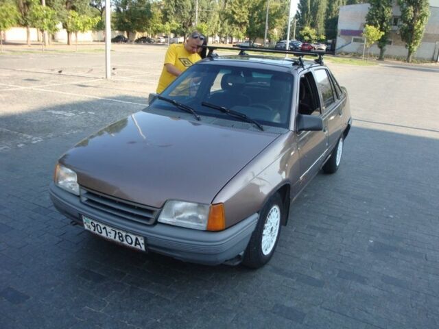 Коричневый Опель Кадет, объемом двигателя 1.3 л и пробегом 200 тыс. км за 700 $, фото 1 на Automoto.ua