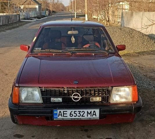 Красный Опель Кадет, объемом двигателя 1.6 л и пробегом 999 тыс. км за 1000 $, фото 1 на Automoto.ua