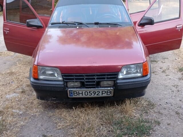 Красный Опель Кадет, объемом двигателя 1.6 л и пробегом 79 тыс. км за 1100 $, фото 1 на Automoto.ua