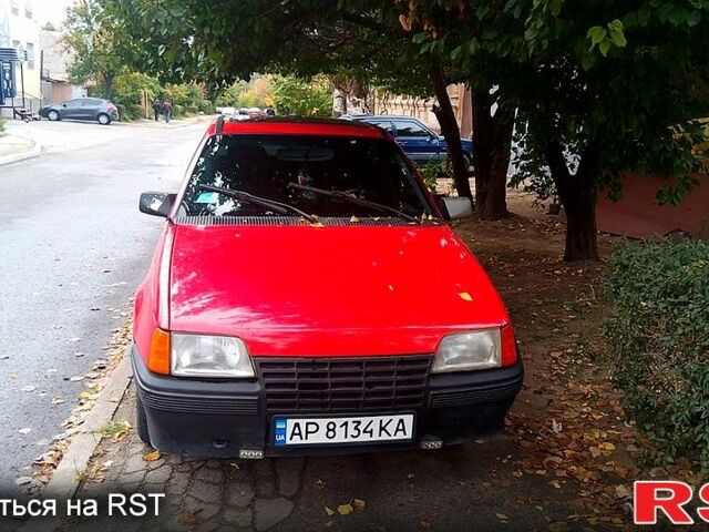 Красный Опель Кадет, объемом двигателя 1.3 л и пробегом 111 тыс. км за 850 $, фото 1 на Automoto.ua