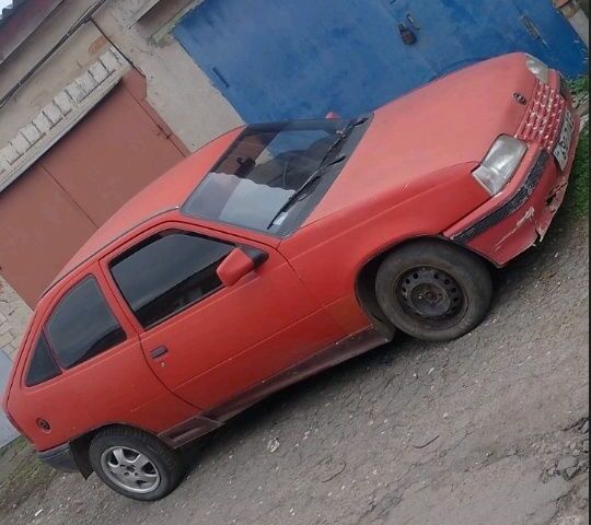 Красный Опель Кадет, объемом двигателя 1 л и пробегом 100 тыс. км за 350 $, фото 1 на Automoto.ua