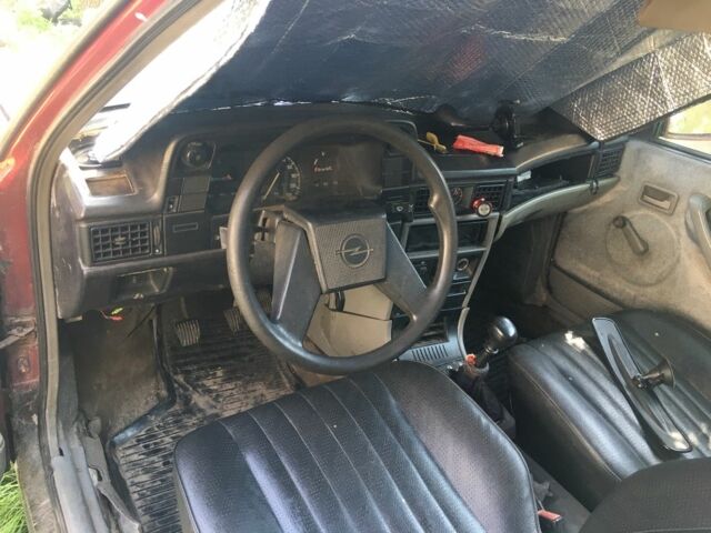 Червоний Опель Кадет, об'ємом двигуна 1.6 л та пробігом 145 тис. км за 639 $, фото 1 на Automoto.ua